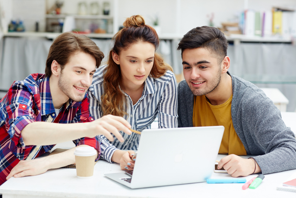 How Has the Internet Helped Students [5 Benefits of Internet Use for Students]